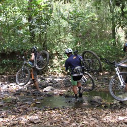 Ciclistas con obstáculos